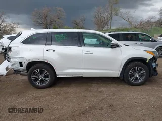 2016 Toyota Highlander XLE z VIN 5TDJKRFH3GS260044, wystawiony jako IAAI lot #42085828 z przebiegiem 74 187 mil mil oraz . Historia ofert i sprzedaży dostępna na DreamBid. Obrazek 14.
