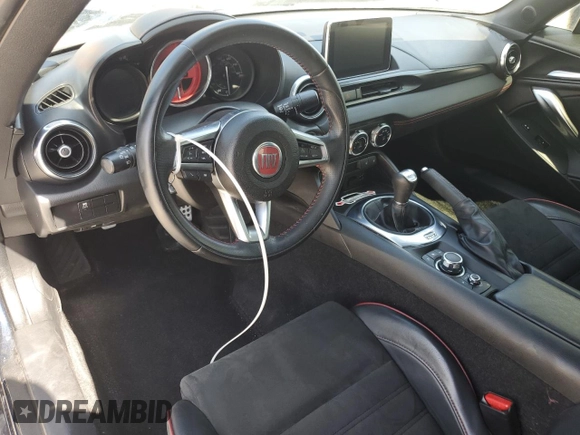 2018 FIAT 124 Spider Abarth z VIN JC1NFAEK4J0134965, wystawiony jako Copart lot #65599784 z przebiegiem Nie podano mil oraz Szkoda całkowita • Salvage title. Historia ofert i sprzedaży dostępna na DreamBid. Obrazek 8.