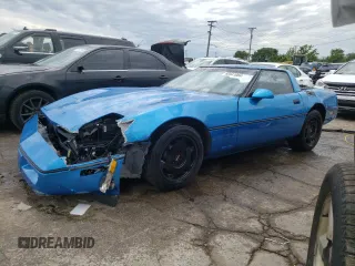 1988 Chevrolet Corvette z VIN 1G1YY2181J5111598, wystawiony jako Copart lot #60441064 z przebiegiem 86 399 mil mil oraz Szkoda całkowita • Salvage title. Historia ofert i sprzedaży dostępna na DreamBid. Obrazek 1.