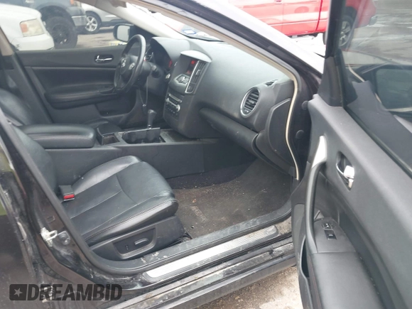 2014 Nissan Maxima S z VIN 1N4AA5AP3EC911798, wystawiony jako IAAI lot #41842528 z przebiegiem 124 030 mil mil oraz . Historia ofert i sprzedaży dostępna na DreamBid. Obrazek 5.