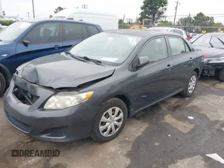 2010 Toyota Corolla z VIN 1NXBU4EEXAZ223869, wystawiony jako IAAI lot #40414351 z przebiegiem 215 219 mil mil oraz . Historia ofert i sprzedaży dostępna na DreamBid. Obrazek 2.