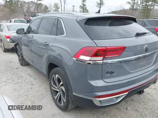 2021 Volkswagen Atlas SEL Premium with VIN 1V2TE2CA7MC207972, listed as a IAAI auction lot 41678429 with 111,486 mi miles and . Bid and sale history available at DreamBid. Image 3.