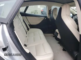 2018 Tesla Model S 75D z VIN 5YJSA1E25JF282919, wystawiony jako Copart lot #60255745 z przebiegiem 94 066 mil mil oraz Szkoda całkowita • Salvage title. Historia ofert i sprzedaży dostępna na DreamBid. Obrazek 11.