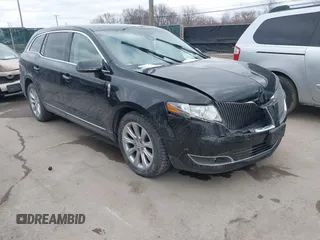 2016 Lincoln MKT EcoBoost z VIN 2LMHJ5ATXGBL01454, wystawiony jako IAAI lot #41678320 z przebiegiem 114 073 mil mil oraz . Historia ofert i sprzedaży dostępna na DreamBid. Obrazek 1.