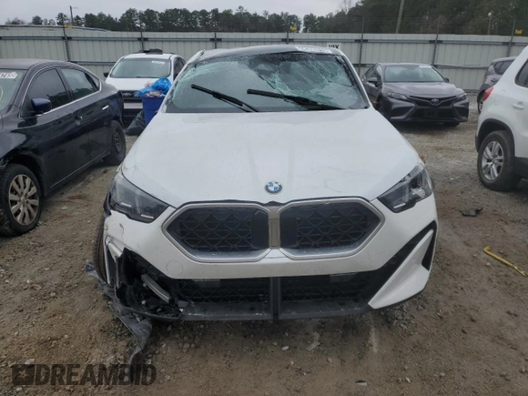 2025 BMW X2 xDrive28i with VIN WBX63GM0XS5085930, listed as a Copart auction lot 44300815 with 8,157 mi miles and Salvage Title. Bid and sale history available at carsss.com. Image 5.
