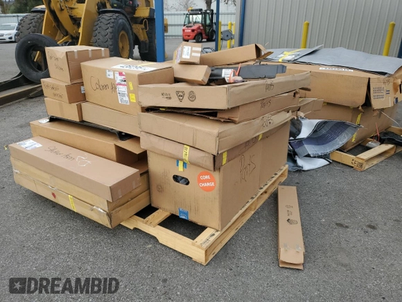 2024 GMC Hummer EV 2X z VIN 1GKB0NDE1RU106768, wystawiony jako Copart lot #82389304 z przebiegiem Nie podano mil oraz Szkody całkowita. Historia ofert i sprzedaży dostępna na DreamBid. Obrazek 11.