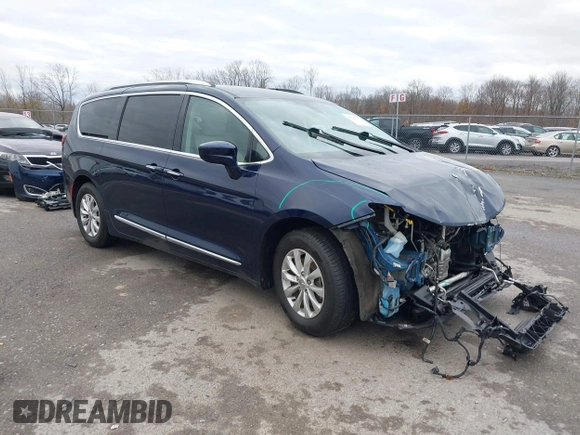 2018 Chrysler Pacifica Touring L z VIN 2C4RC1BG6JR233614, wystawiony jako IAAI lot #40794355 z przebiegiem 52 469 mil mil oraz . Historia ofert i sprzedaży dostępna na DreamBid. Obrazek 1.