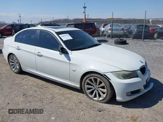 2011 BMW 3 Series 328i z VIN WBAPH7G5XBNM56334, wystawiony jako IAAI lot #41835744 z przebiegiem Nie podano mil oraz . Historia ofert i sprzedaży dostępna na DreamBid. Obrazek 1.