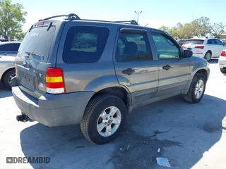 2005 Ford Escape XLT with VIN 1FMYU03175KD53760, listed as a IAAI auction lot 41755984 with 158,704 mi miles. Bid and sale history available at carsss.com. Image 4.