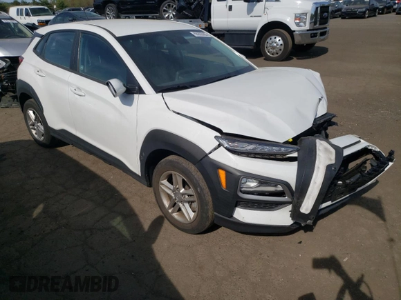 2021 Hyundai Kona SE z VIN KM8K1CAAXMU746447, wystawiony jako Copart lot #55303085 z przebiegiem 26 726 mil mil oraz Szkody całkowita. Historia ofert i sprzedaży dostępna na DreamBid. Obrazek 4.