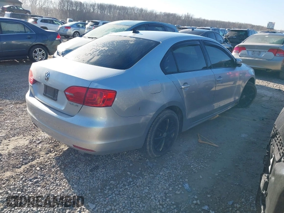 2011 Volkswagen Jetta SE with VIN 3VWDX7AJXBM346566, listed as a IAAI auction lot 41753411 with 181,389 mi miles and . Bid and sale history available at DreamBid. Image 4.