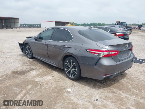2019 Toyota Camry LE z VIN 4T1B11HK0KU715515, wystawiony jako IAAI lot #42155492 z przebiegiem 114 091 mil mil oraz . Historia ofert i sprzedaży dostępna na DreamBid. Obrazek 3.