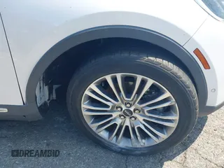2017 Lincoln MKX Reserve z VIN 2LMPJ6LP2HBL49047, wystawiony jako IAAI lot #42151969 z przebiegiem 65 719 mil mil oraz . Historia ofert i sprzedaży dostępna na DreamBid. Obrazek 6.