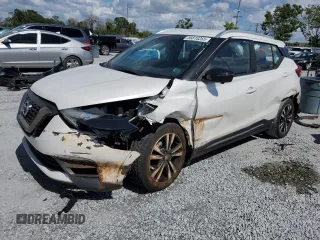 2020 Nissan Kicks SR z VIN 3N1CP5DV4LL540229, wystawiony jako Copart lot #56818265 z przebiegiem 55 965 mil mil oraz Nie do naprawy • Non repairable. Historia ofert i sprzedaży dostępna na DreamBid. Obrazek 1.