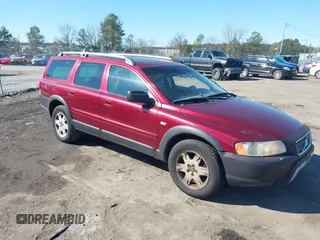 2006 Volvo XC70 with VIN YV4SZ592661225863, listed as a IAAI auction lot 41610978 with 284,602 mi miles. Bid and sale history available at carsss.com. Image 1.
