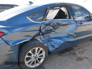 2019 Ford Fusion SE with VIN 3FA6P0HD3KR230962, listed as a IAAI auction lot 42053949 with 89,598 mi miles. Bid and sale history available at carsss.com. Image 6.
