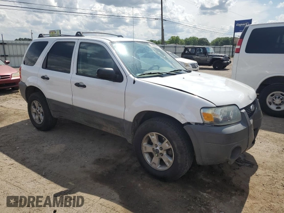 2005 Ford Escape XLT z VIN 1FMYU93145DA04306, wystawiony jako Copart lot #56209425 z przebiegiem 124 956 mil mil oraz Szkoda całkowita • Salvage title. Historia ofert i sprzedaży dostępna na DreamBid. Obrazek 4.