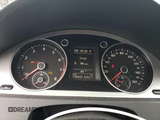 2009 Volkswagen Passat Komfort z VIN WVWJK73CX9P055380, wystawiony jako Copart lot #65812774 z przebiegiem 170 237 mil mil oraz Tytuł czysty. Historia ofert i sprzedaży dostępna na DreamBid. Obrazek 9.