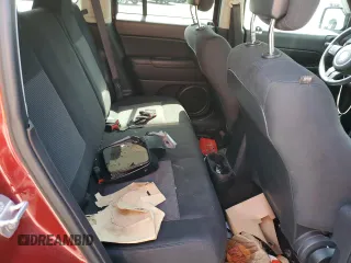 2015 Jeep Patriot Altitude z VIN 1C4NJRBB0FD290036, wystawiony jako Copart lot #55138325 z przebiegiem 64 343 mil mil oraz Szkoda całkowita • Salvage title. Historia ofert i sprzedaży dostępna na DreamBid. Obrazek 11.