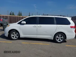 2011 Toyota Sienna LE AAS with VIN 5TDKK3DC1BS040029, listed as a IAAI auction lot 42087897 with 132,843 mi miles. Bid and sale history available at carsss.com. Image 14.