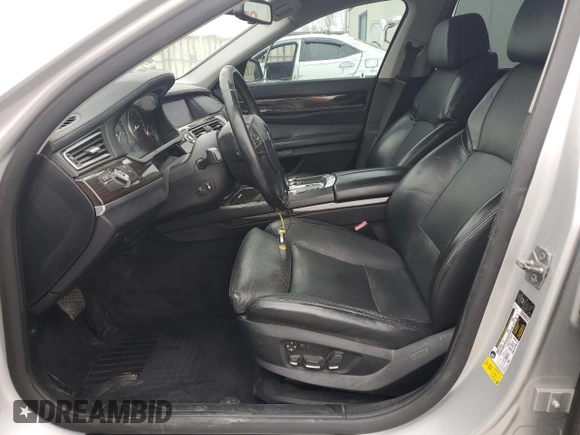 2009 BMW 7 Series 750Li with VIN WBAKB83529CY62069, listed as a Copart auction lot 44820915 with 123,684 mi miles and Salvage title. Bid and sale history available at DreamBid. Image 7.