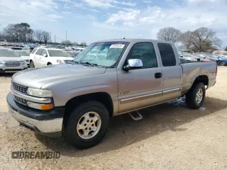 2001 Chevrolet Silverado 1500 LS with VIN 1GCEK19T71Z222695, listed as a Copart auction lot 48990635 with 118,847 mi miles and Salvage Title. Bid and sale history available at carsss.com. Image 1.