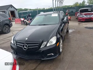 2011 Mercedes-Benz E 350 Luxury z VIN WDDHF8HB1BA427051, wystawiony jako IAAI lot #42091014 z przebiegiem Nie podano mil oraz . Historia ofert i sprzedaży dostępna na DreamBid. Obrazek 12.