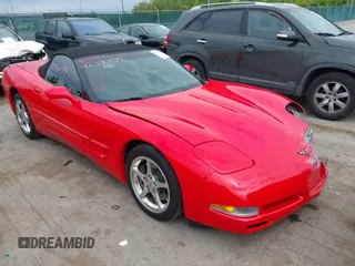 2004 Chevrolet Corvette z VIN 1G1YY32G145105168, wystawiony jako IAAI lot #42390079 z przebiegiem 44 073 mil mil oraz . Historia ofert i sprzedaży dostępna na DreamBid. Obrazek 1.