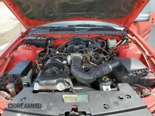 2005 Ford Mustang Deluxe z VIN 1ZVFT80N955154676, wystawiony jako Copart lot #61267825 z przebiegiem 191 439 mil mil oraz Czysty tytuł • Clean title. Historia ofert i sprzedaży dostępna na DreamBid. Obrazek 11.