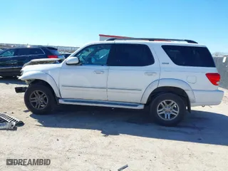 2005 Toyota Sequoia SR5 with VIN 5TDZT34AX5S252295, listed as a IAAI auction lot 41725776 with 236,512 mi miles. Bid and sale history available at carsss.com. Image 14.