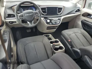 2017 Chrysler Pacifica Touring with VIN 2C4RC1DG1HR509799, listed as a Copart auction lot 55538915 with 165,929 mi miles and Clean Title. Bid and sale history available at DreamBid. Image 8.