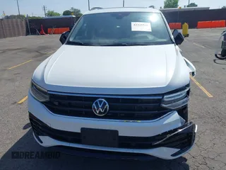 2024 Volkswagen Tiguan SE R-Line Black with VIN 3VVCB7AX7RM085619, listed as a IAAI auction lot 42325566 with 10,615 mi miles and . Bid and sale history available at DreamBid. Image 12.