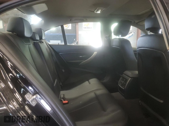 2015 BMW 3 Series 320i xDrive с VIN WBA3C3C5XFP663957, выставлен на аукционе Copart как лот 61355585 с пробегом 268 383 миль миль и Чистый • Clean title. История ставок и продаж доступна на DreamBid. Изображение 10.