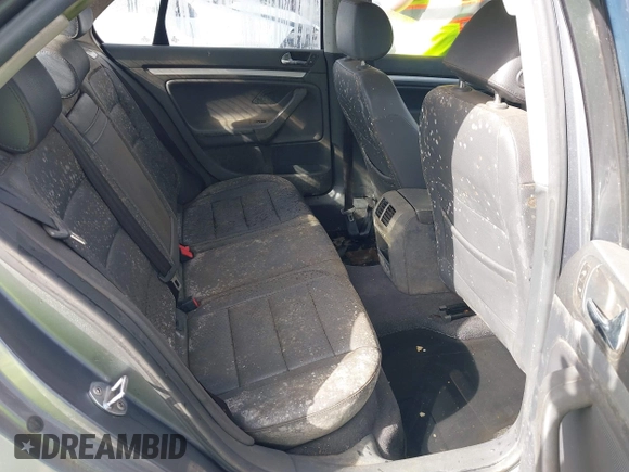 2005 Volkswagen Jetta 2.5L z VIN 3VWSF71K05M601944, wystawiony jako IAAI lot #41659975 z przebiegiem 230 001 mil mil oraz . Historia ofert i sprzedaży dostępna na DreamBid. Obrazek 8.