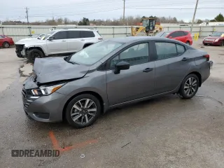 2024 Nissan Versa S z VIN 3N1CN8DV4RL866905, wystawiony jako Copart lot #88931655 z przebiegiem 28 193 mil mil oraz Szkoda całkowita • Salvage title. Historia ofert i sprzedaży dostępna na DreamBid. Obrazek 1.