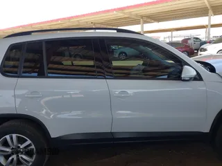 2017 Volkswagen Tiguan S with VIN WVGAV7AXXHK026143, listed as a IAAI auction lot 42257624 with 87,327 mi miles and . Bid and sale history available at DreamBid. Image 13.