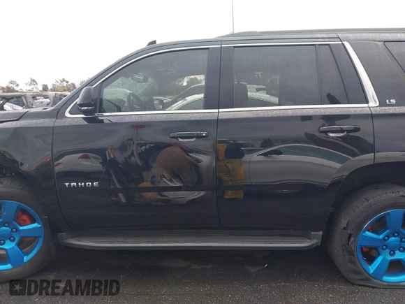 2016 Chevrolet Tahoe LS z VIN 1GNSCAEC8GR387676, wystawiony jako IAAI lot #41774142 z przebiegiem 36 695 mil mil oraz . Historia ofert i sprzedaży dostępna na DreamBid. Obrazek 15.