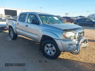 2011 Toyota Tacoma with VIN 3TMLU4ENXBM080680, listed as a IAAI auction lot 41443398 with 95,627 mi miles. Bid and sale history available at carsss.com. Image 1.