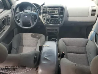 2002 Ford Escape XLT Choice with VIN 1FMYU04172KA40489, listed as a Copart auction lot 58437165 with 212,793 mi miles and Salvage title. Bid and sale history available at DreamBid. Image 8.