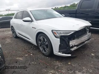 2023 Audi e-tron Premium Plus z VIN WA1LAAGE8PB006137, wystawiony jako IAAI lot #41974875 z przebiegiem 21 728 mil mil oraz . Historia ofert i sprzedaży dostępna na DreamBid. Obrazek 1.