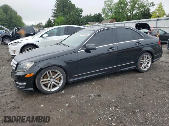 2013 Mercedes-Benz C 300 Sport z VIN WDDGF8AB4DR279598, wystawiony jako Copart lot #56685705 z przebiegiem 103 830 mil mil oraz Szkoda całkowita • Salvage title. Historia ofert i sprzedaży dostępna na DreamBid. Obrazek 1.