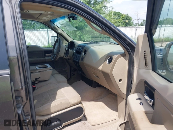 2006 Ford F-150 XLT z VIN 1FTPW14V76KD97454, wystawiony jako IAAI lot #42523220 z przebiegiem 196 007 mil mil oraz . Historia ofert i sprzedaży dostępna na DreamBid. Obrazek 5.