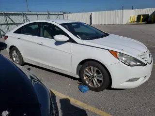 2013 Hyundai Sonata GLS z VIN 5NPEB4AC1DH762455, wystawiony jako Copart lot #56023415 z przebiegiem 176 308 mil mil oraz Czysty tytuł • Clean title. Historia ofert i sprzedaży dostępna na DreamBid. Obrazek 4.