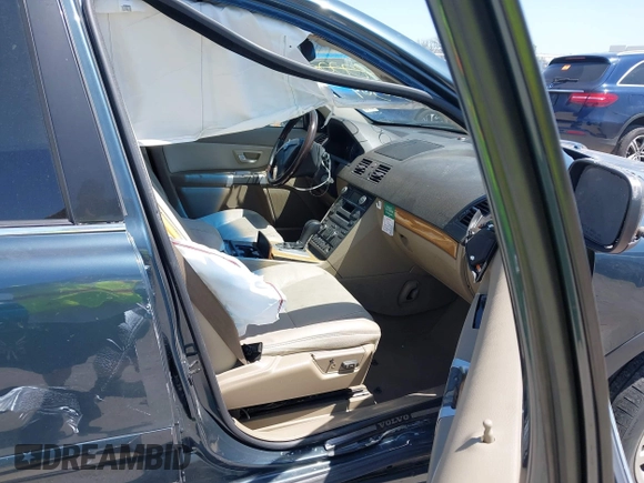 2008 Volvo XC90 I6 with VIN YV4CY982581447944, listed as a IAAI auction lot 42000304 with 132,899 mi miles. Bid and sale history available at carsss.com. Image 5.