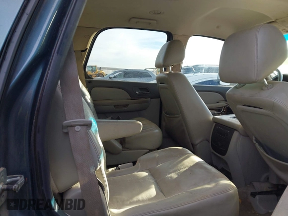 2010 Chevrolet Tahoe LT z VIN 1GNUKBE07AR213502, wystawiony jako IAAI lot #41796949 z przebiegiem 267 196 mil mil oraz . Historia ofert i sprzedaży dostępna na DreamBid. Obrazek 8.