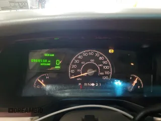 2004 Lincoln Town Car Signature z VIN 1LNHM81W54Y612626, wystawiony jako Copart lot #58399055 z przebiegiem 96 853 mil mil oraz Szkoda całkowita • Salvage title. Historia ofert i sprzedaży dostępna na DreamBid. Obrazek 9.