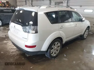 2007 Mitsubishi Outlander XLS with VIN JA4MT41X17Z020401, listed as a IAAI auction lot 41572756 with 43,696 mi miles. Bid and sale history available at carsss.com. Image 4.