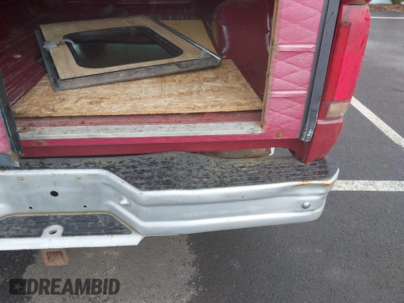 1992 Ford F-150 with VIN 2FTDF15Y9NCA28805, listed as a IAAI auction lot 41911667 with 1 mi miles. Bid and sale history available at carsss.com. Image 6.
