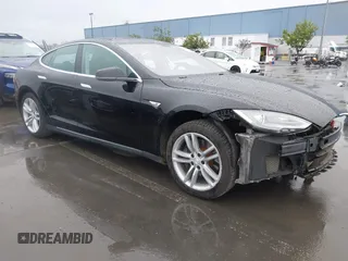 2013 Tesla Model S с VIN 5YJSA1CN0DFP20053, выставлен на аукционе IAAI как лот 41470660 с пробегом 61 568 миль миль и . История ставок и продаж доступна на DreamBid. Изображение 1.
