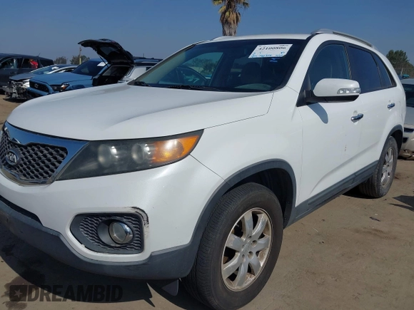 2011 Kia Sorento LX with VIN 5XYKT3A12BG001463, listed as a IAAI auction lot 42100806 with 185,547 mi miles. Bid and sale history available at carsss.com. Image 2.
